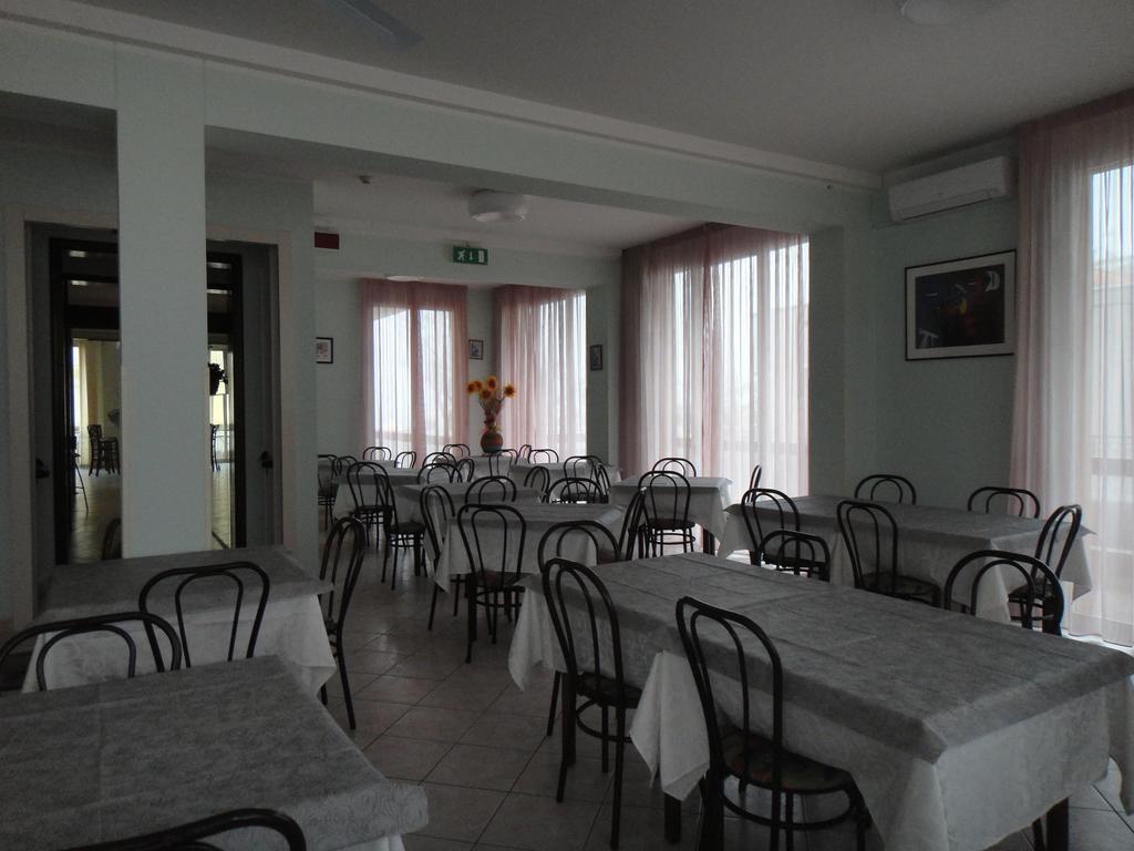 Hotel Acapulco Viserbella di Rimini Exteriör bild