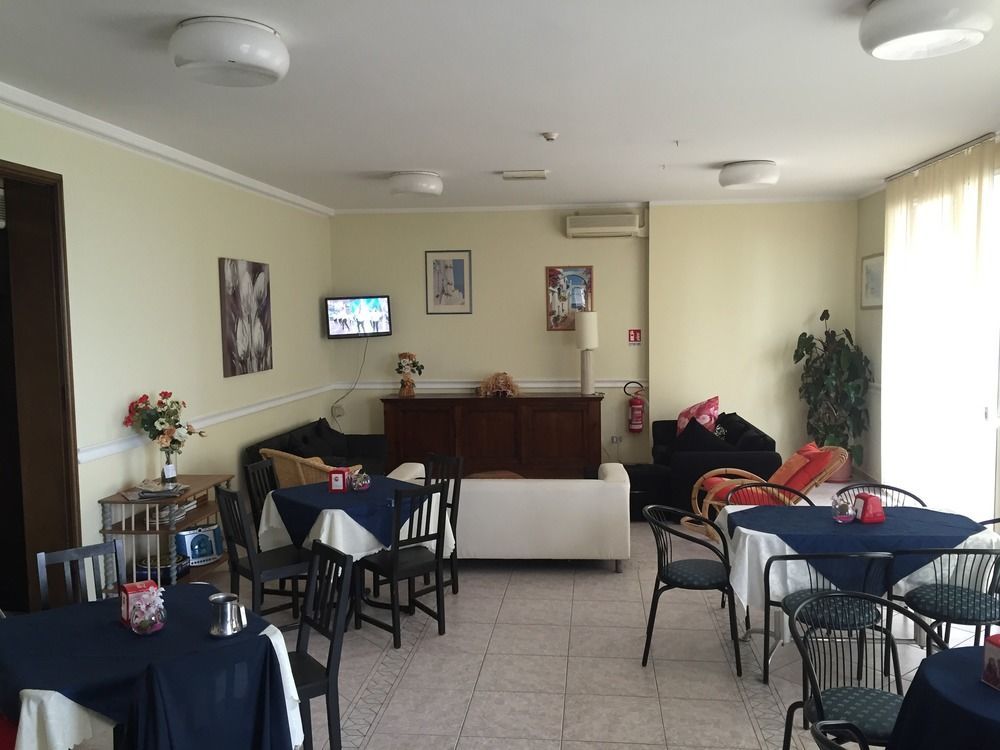 Hotel Acapulco Viserbella di Rimini Exteriör bild
