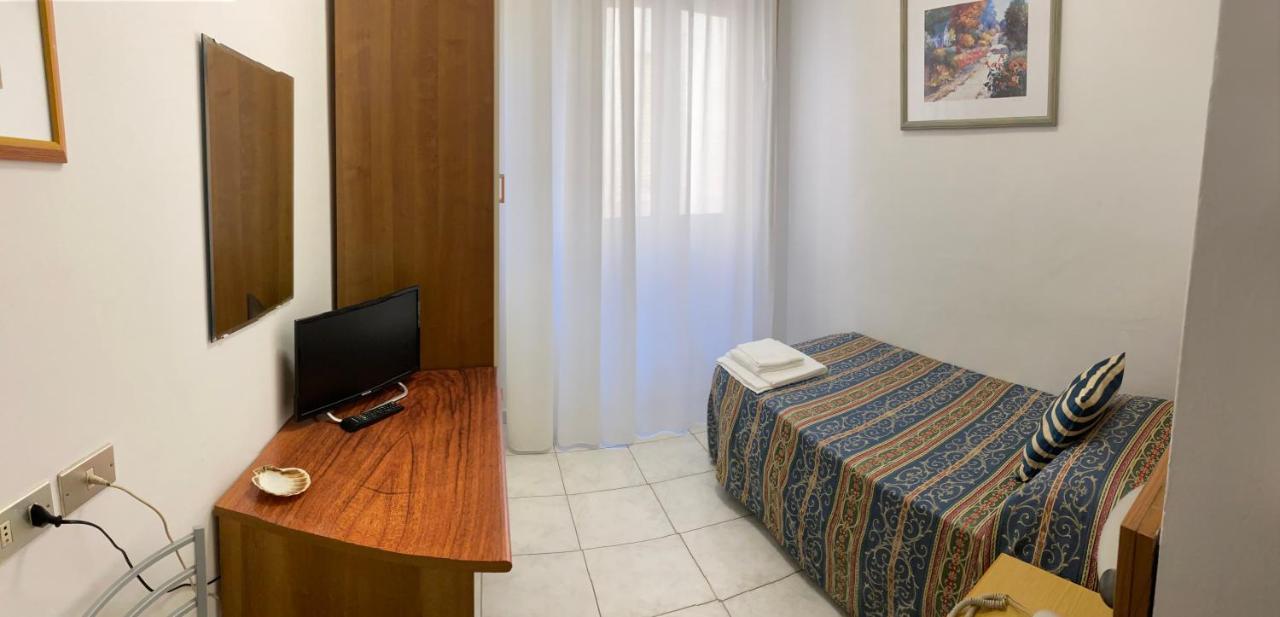 Hotel Acapulco Viserbella di Rimini Exteriör bild