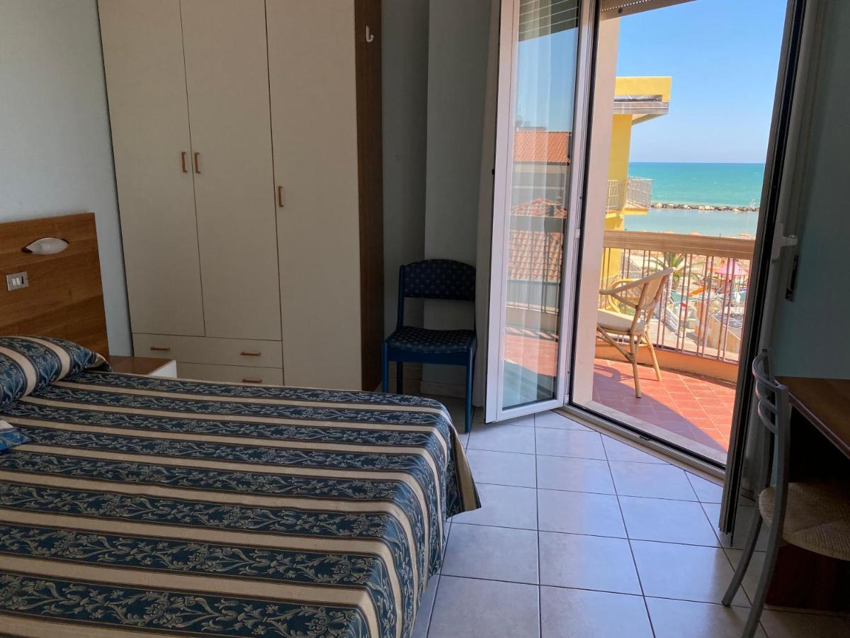 Hotel Acapulco Viserbella di Rimini Exteriör bild