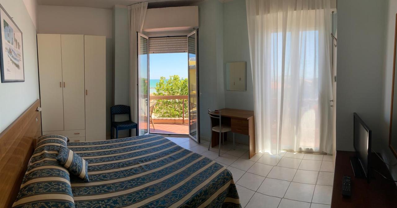 Hotel Acapulco Viserbella di Rimini Exteriör bild